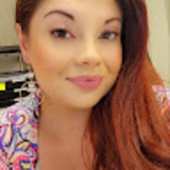 Meet your Posher, Stephanie - Picture 1 of 1